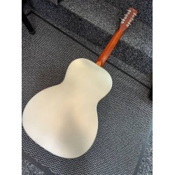Acoustic & Electric Guitar Guitare Acoustique & Électrique Akustik- & E-Gitarre Fender Gibson Martin Taylor PRS Yamaha Gretsch I