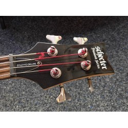 Basse Schecter 4 cordes. Perfect for Metal!