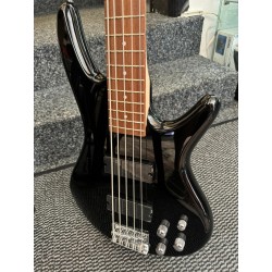 Ibanez Gio 5-Saiten-Bass. Kraftvoll!