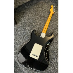 Fender Stratocaster Standard Hergestellt in Mexiko. Kristallklarer Klang.