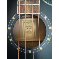 Ortega Electroacoustic Bass avec Cutaway Style et Profondeur
